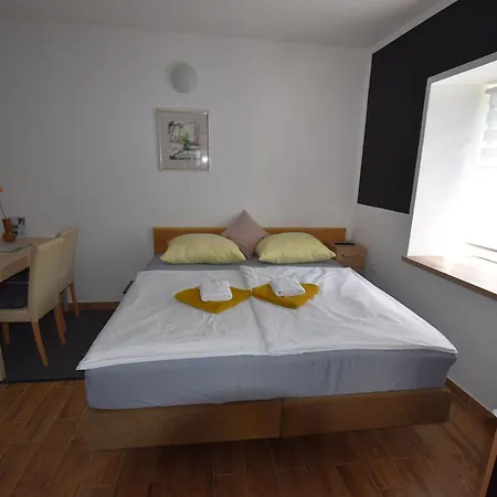 Daire Free Alps, Massage & Wine
