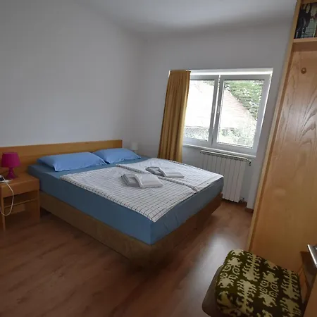 Free Alps, Massage & Wine Apartmán *