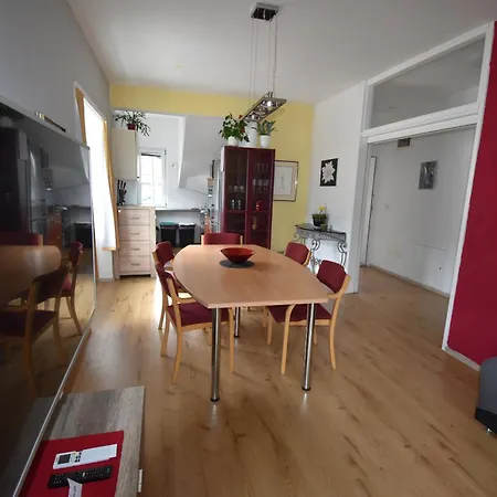 Free Alps, Massage & Wine بوويتش