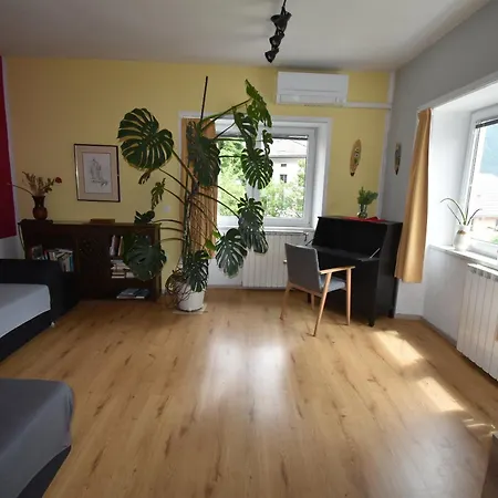 Free Alps, Massage & Wine Apartmán *