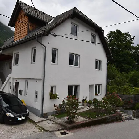 Free Alps, Massage & Wine Apartmán