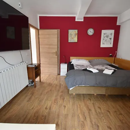 Free Alps, Massage & Wine Apartmán *