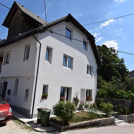 Free Alps, Massage & Wine Apartmán