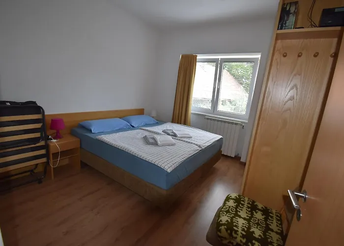 Free Alps, Massage & Wine דירה *