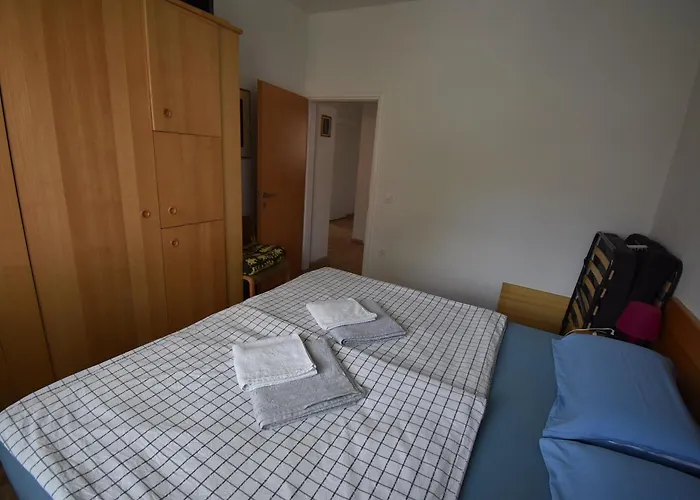 Free Alps, Massage & Wine דירה *