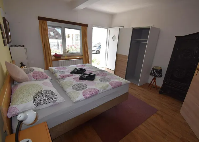 Free Alps, Massage & Wine דירה בובק