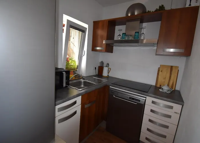 Free Alps, Massage & Wine דירה בובק