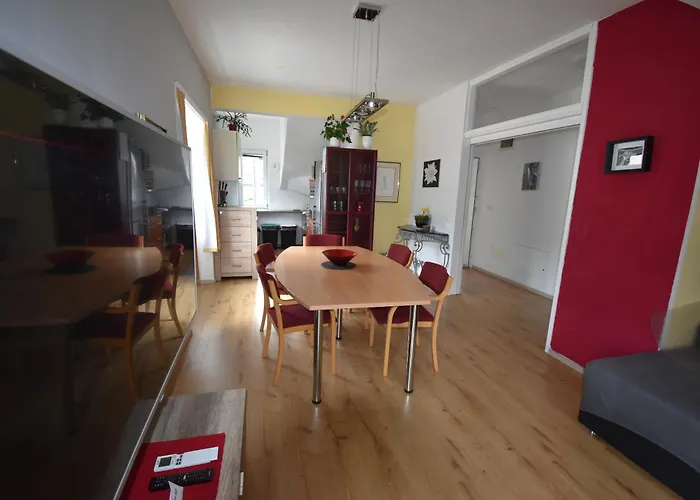 Free Alps, Massage & Wine בובק