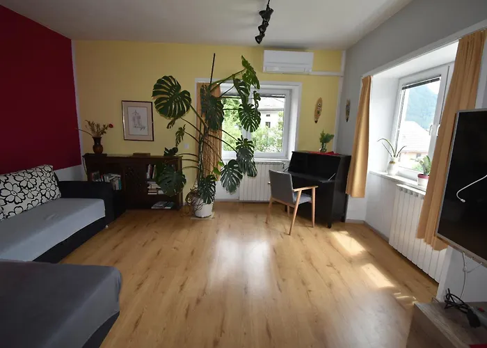 Free Alps, Massage & Wine דירה *