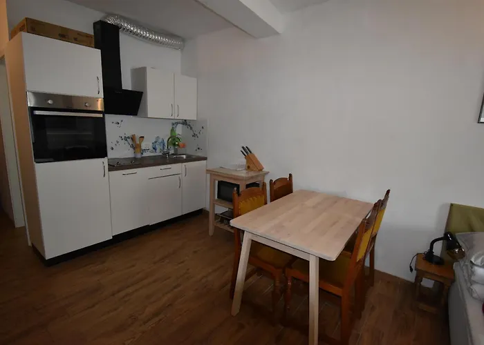 Free Alps, Massage & Wine * בובק