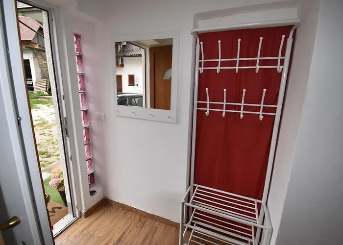 Free Alps, Massage & Wine דירה *