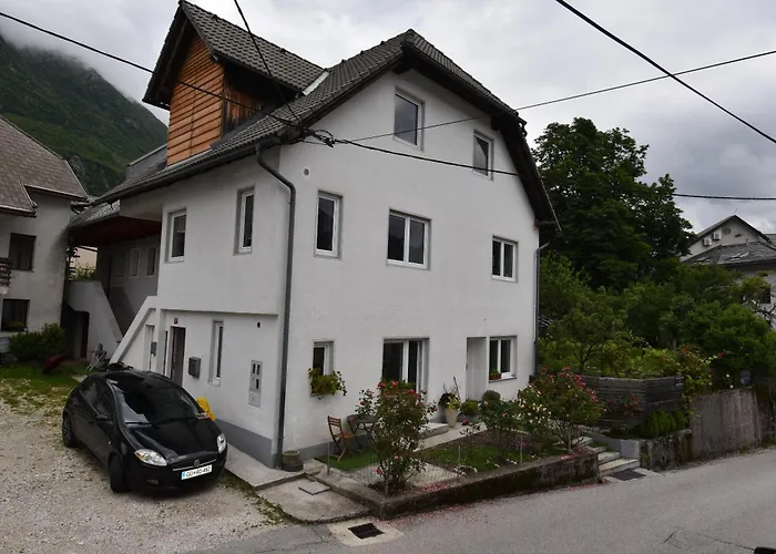 Free Alps, Massage & Wine דירה