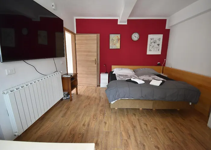 Free Alps, Massage & Wine דירה *